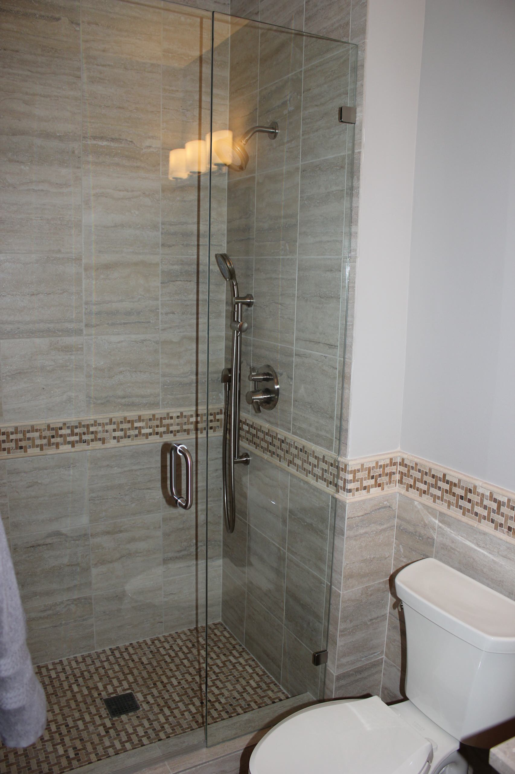 Libertyville Kitchen & Guest Bath