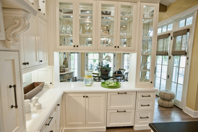 Work Glass Into Your Kitchen Cabinets, How To Put Glass In Your Kitchen Cabinets