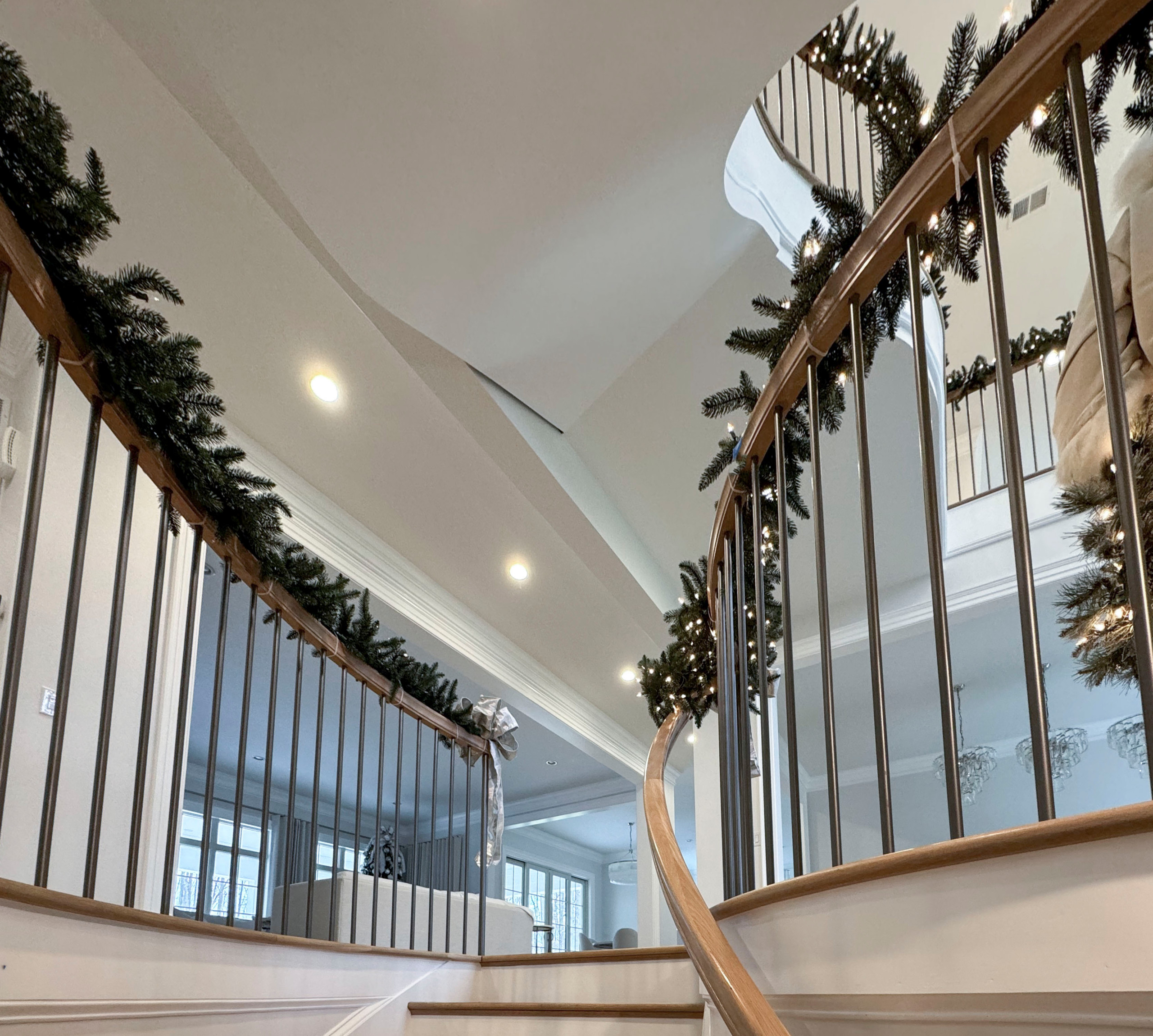 116_Elegant & Eye-catching Curved Staircase, Leesburg VA 20175