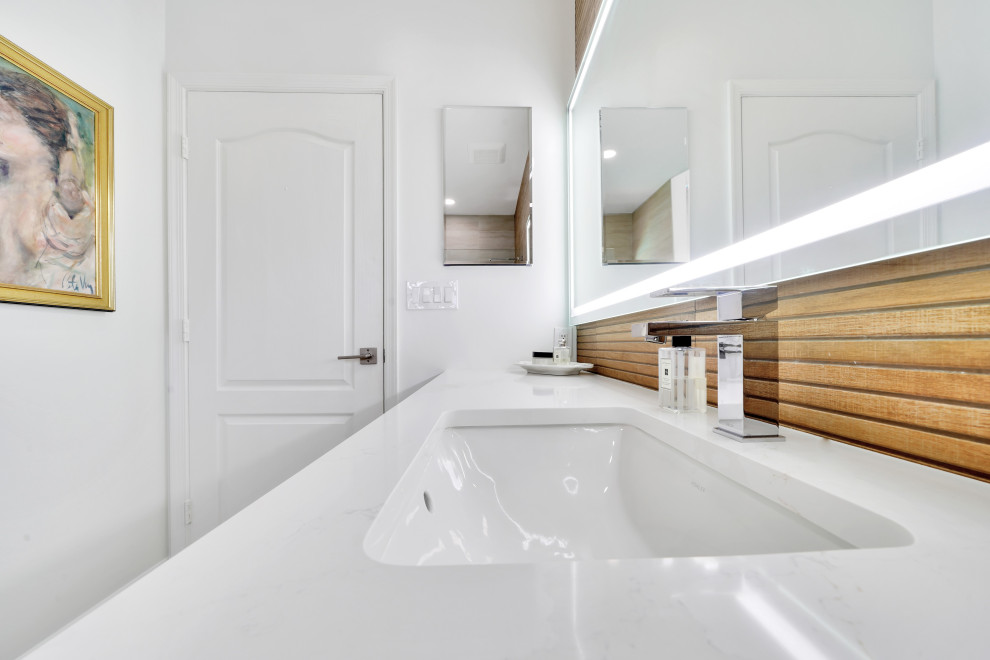 Jupiter-Bathroom
