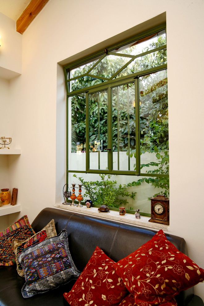 Inspiration for an eclectic living room in Tel Aviv.