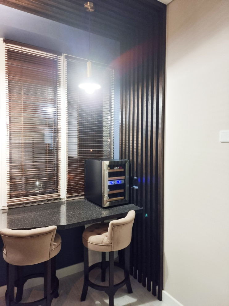 Реализованный проект кухни-гостиной с совместной лоджией и биокамином