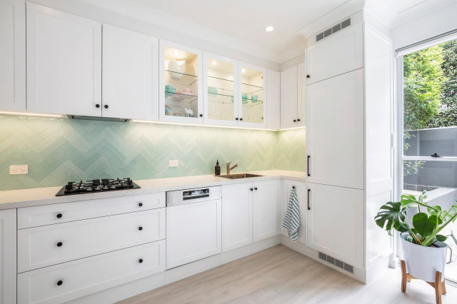 Kitchen with Smartstone Davinci Bianco Benchtops klassisk-koek