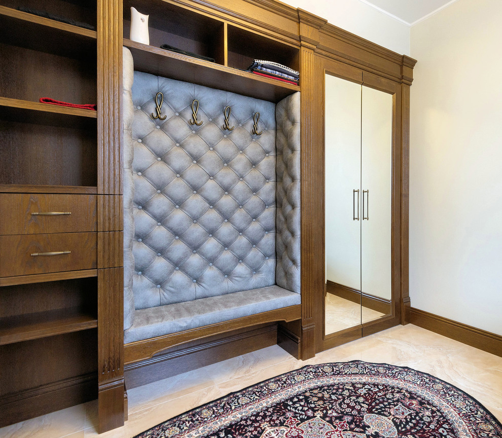 Мебель предметы интерьера в загородном доме.