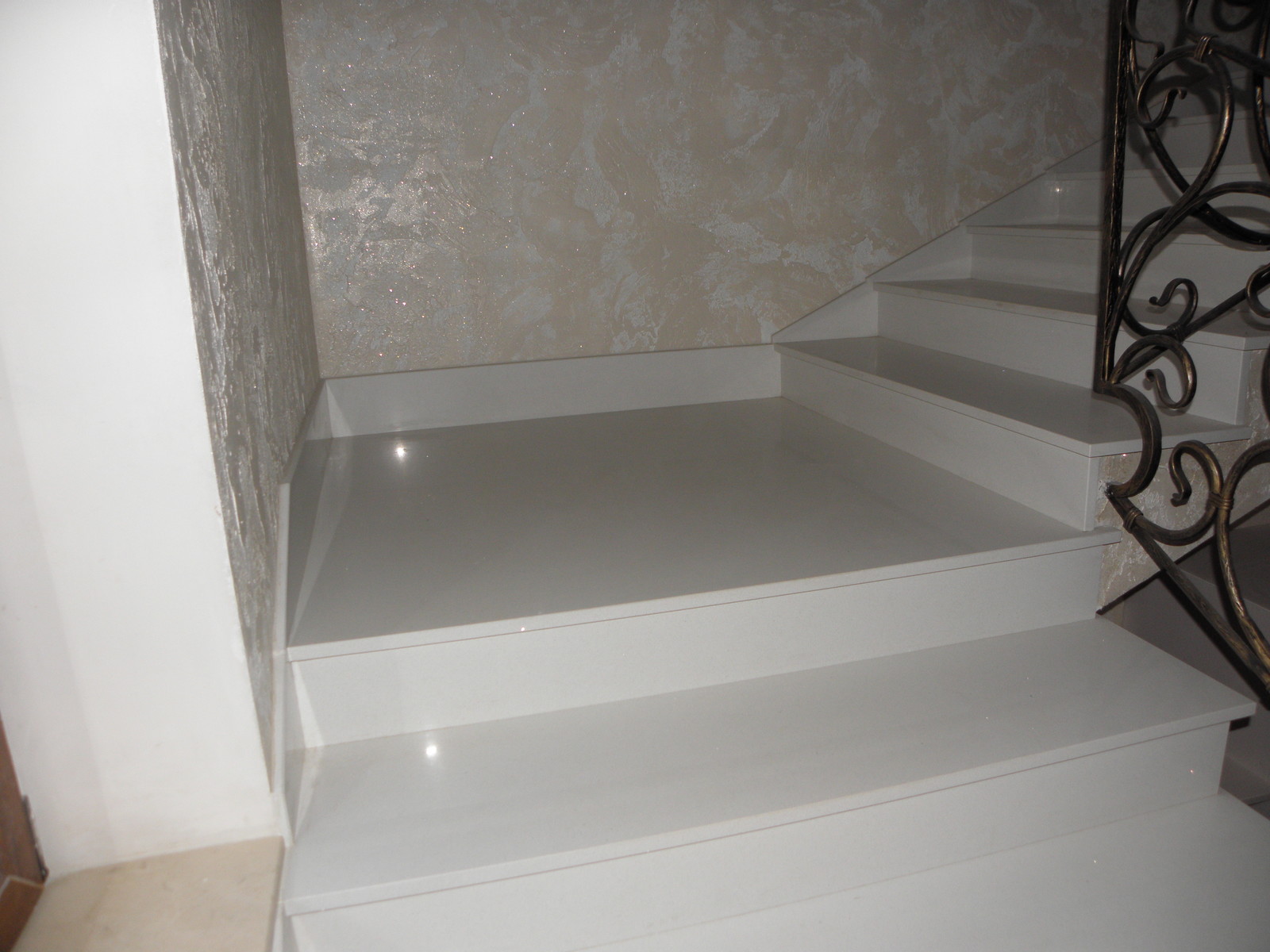 Лестница из композита кварца Tecnistone Brilliant White