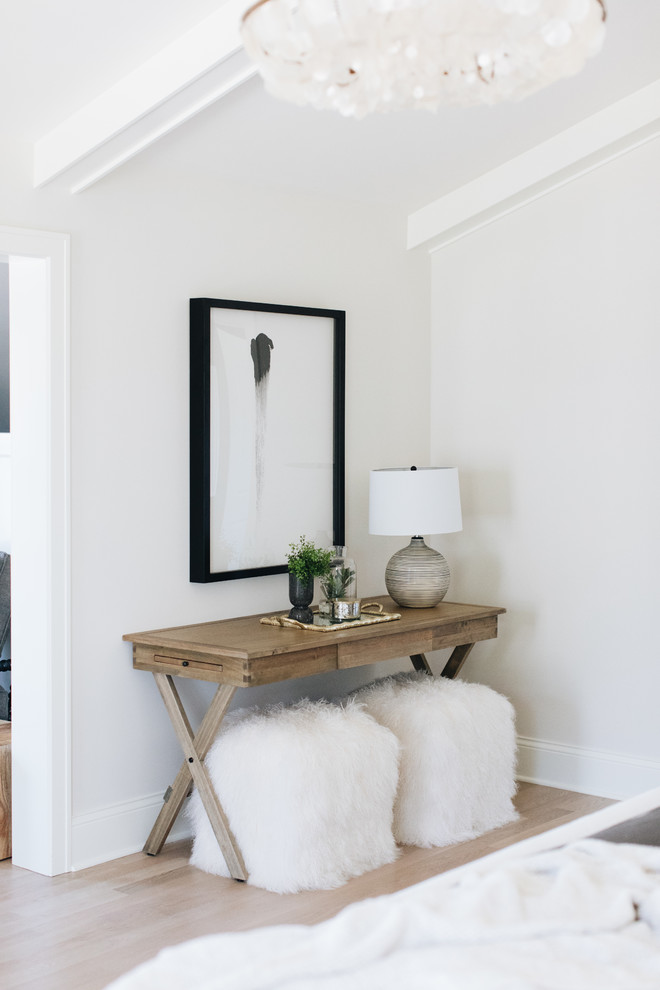 Transitional home design photo in Chicago