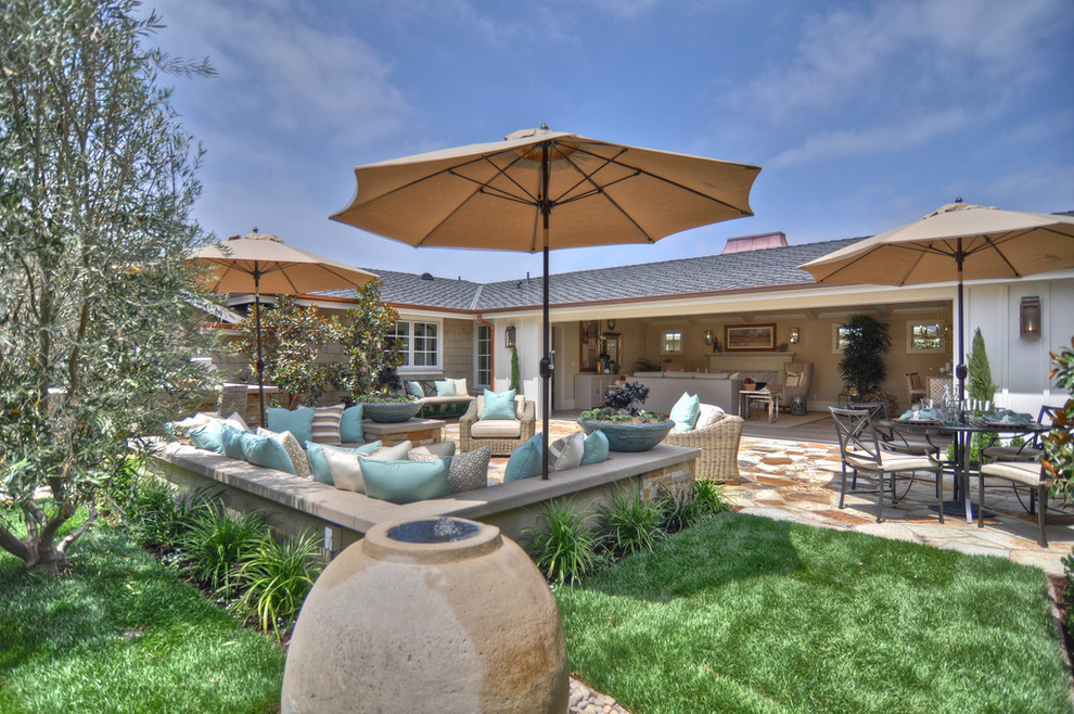 This is an example of a beach style patio in Los Angeles.