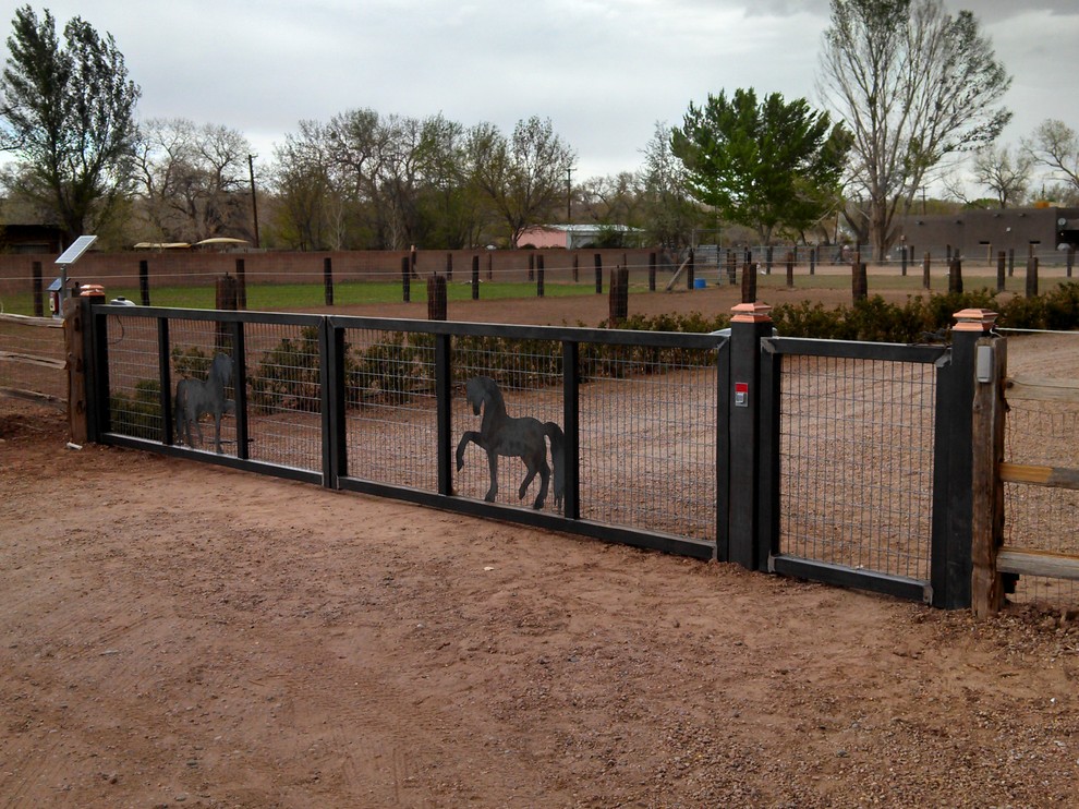 Design ideas for a rustic landscaping in Albuquerque.