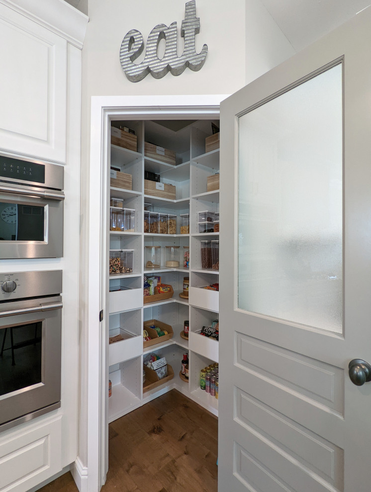 Inspiration for a medium sized traditional l-shaped kitchen pantry in St Louis with flat-panel cabinets, white cabinets and no island.