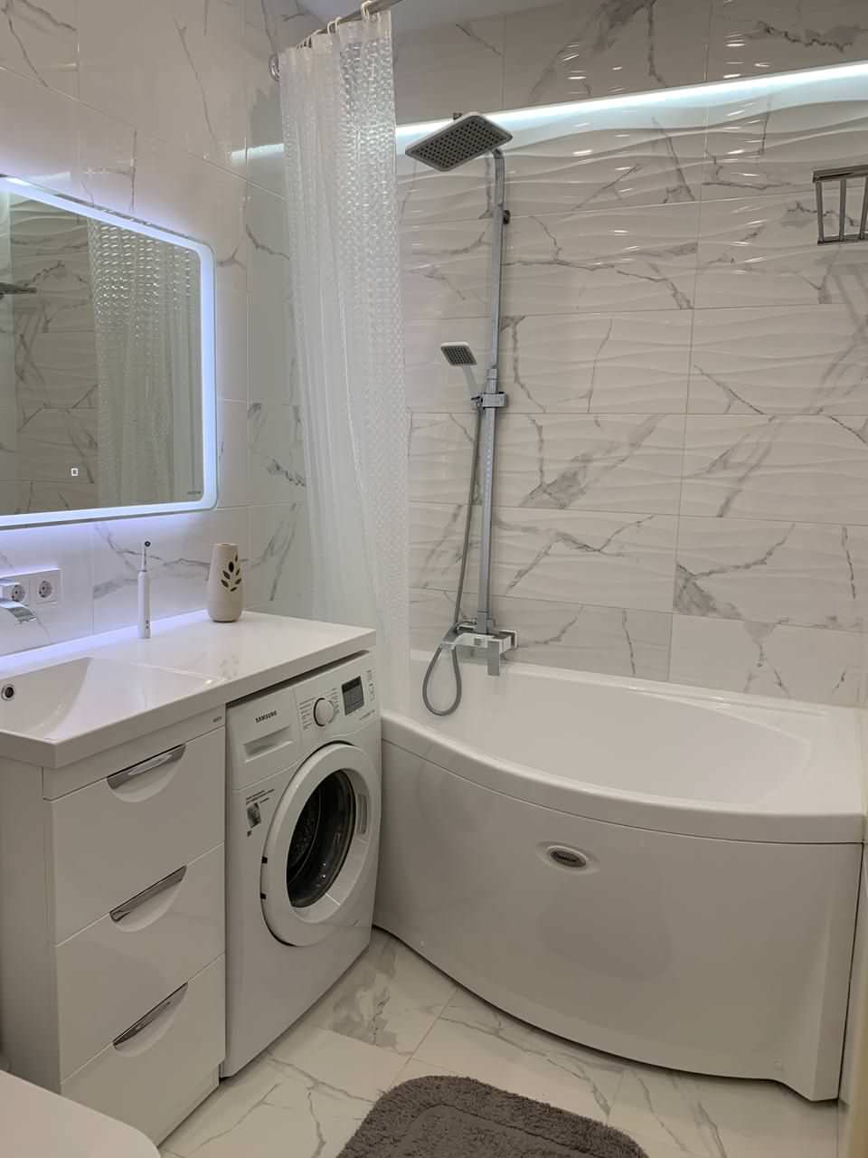 Светлая однокомнатная квартира в неоклассическом стиле