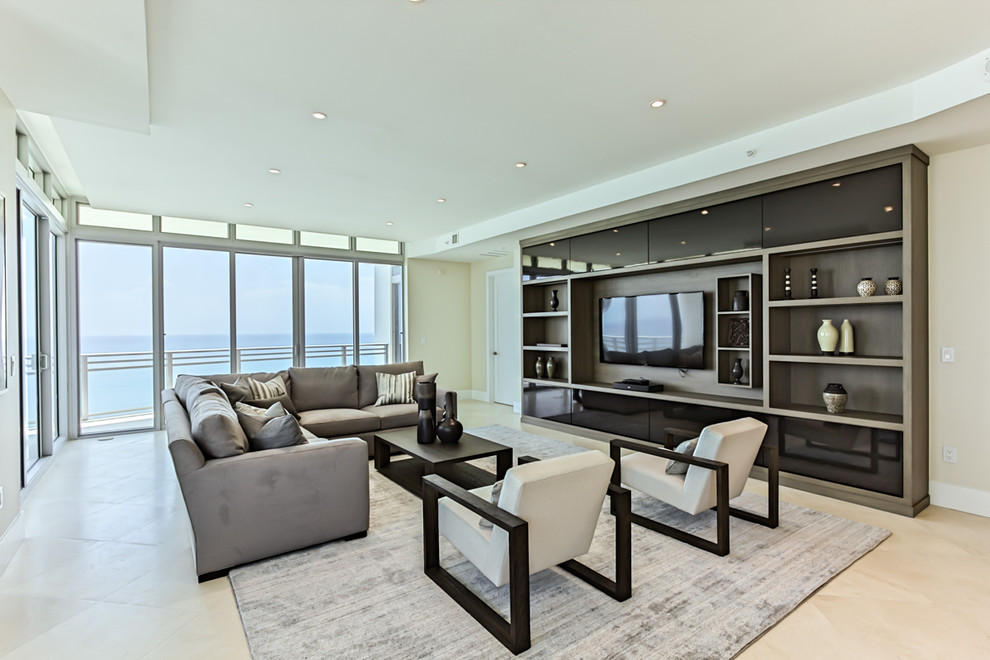 Transitional home design photo in Miami
