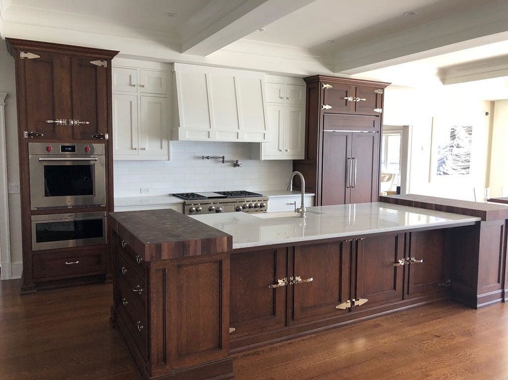Kitchen - transitional kitchen idea in New York