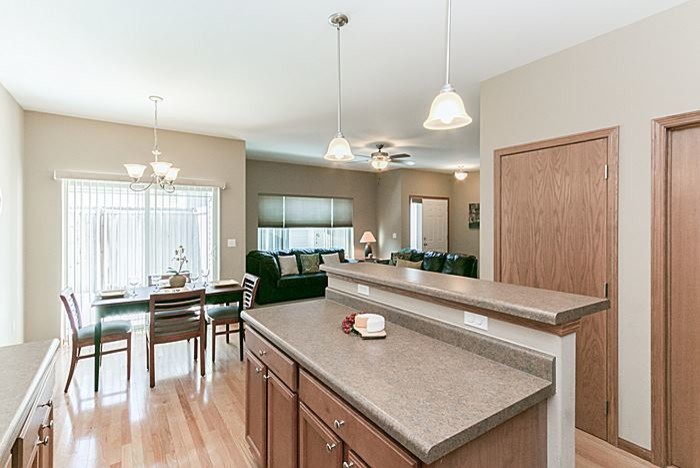 Kitchen - transitional kitchen idea in Cedar Rapids