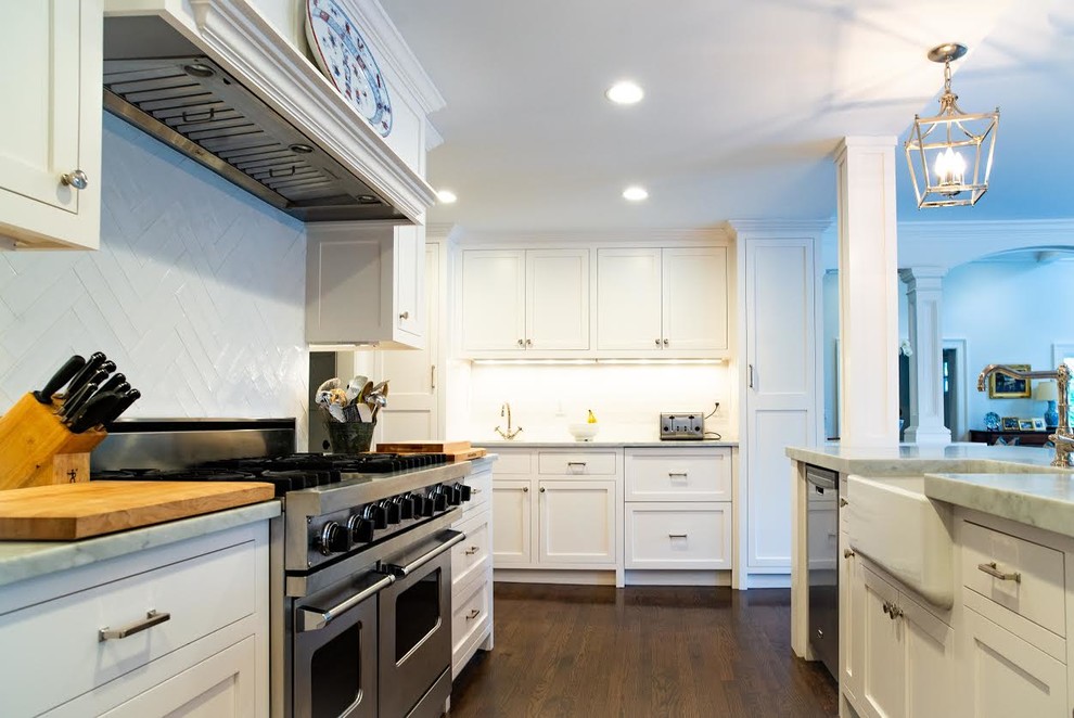 Kitchen - transitional kitchen idea in New York