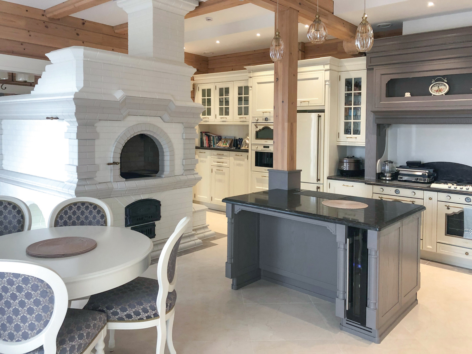 Кухня Victoria в загородном шале.