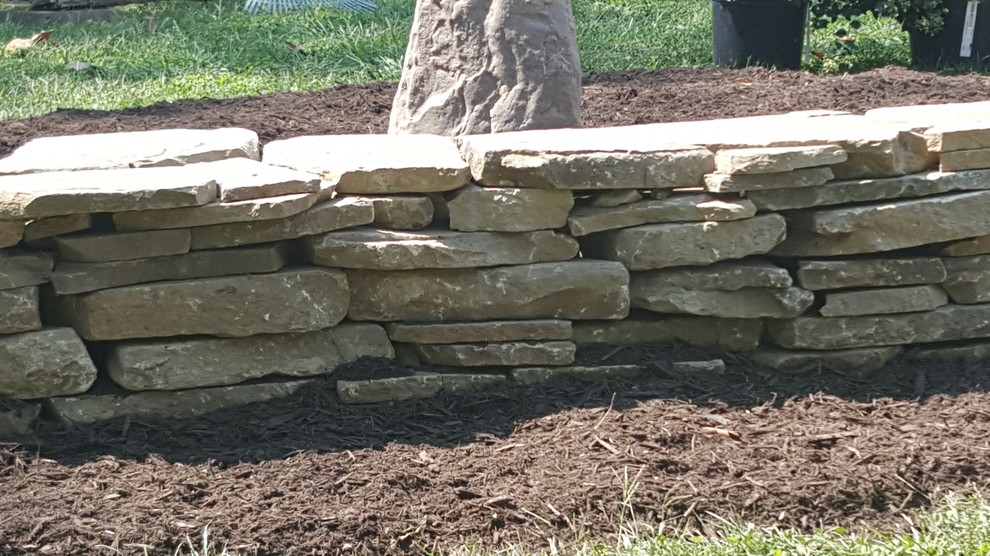 Inspiration for a mid-sized rustic landscaping.