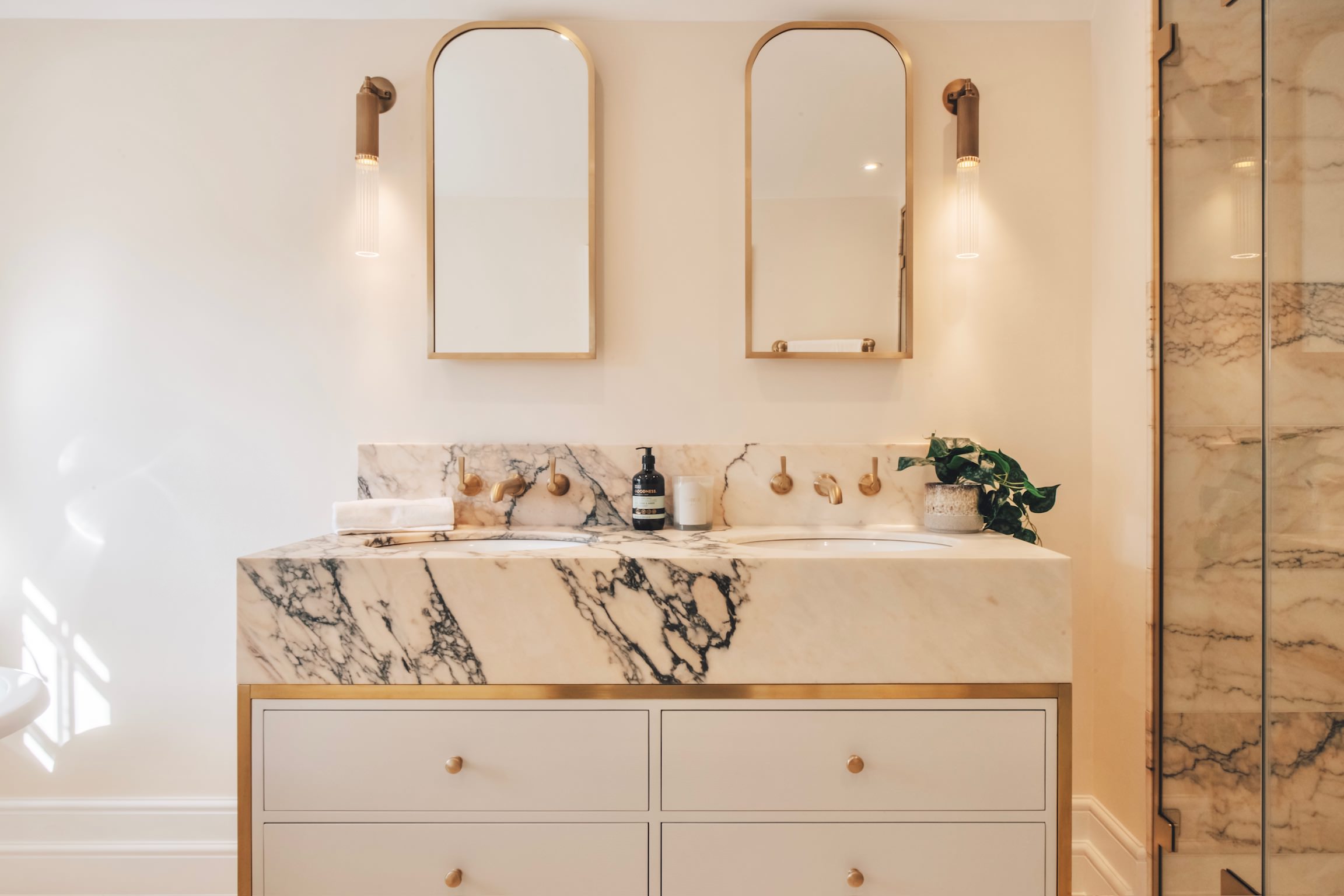 Dreamy Cottage Bathroom