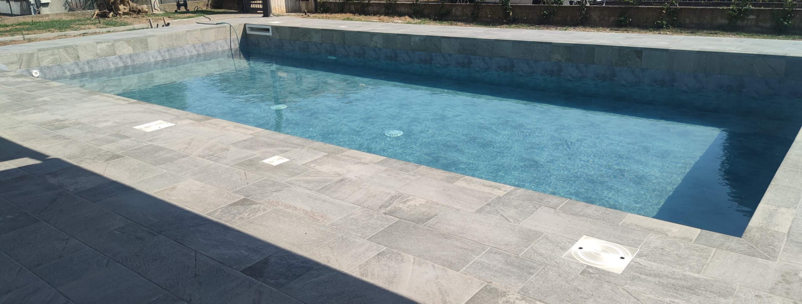 PISCINA PER GLI SPORTIVI e per gli amanti del sole.