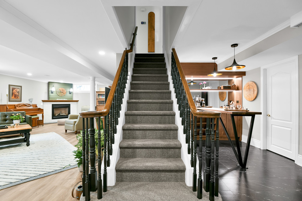 BOLD BESPOKE BASEMENT BAR