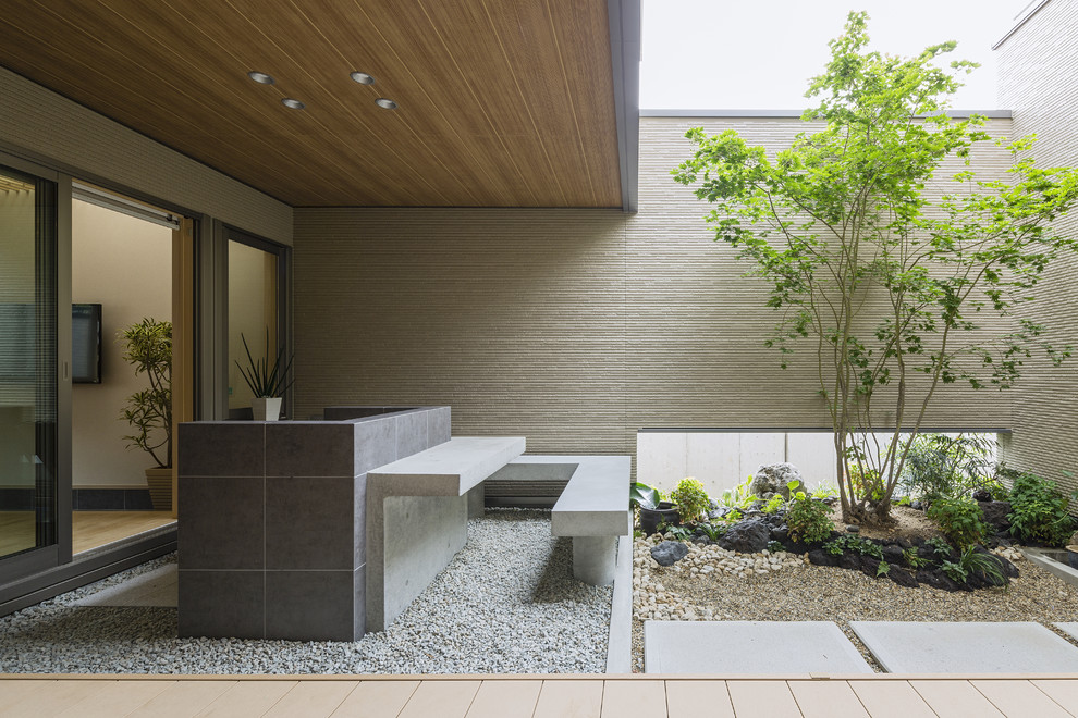 This is an example of a modern patio in Kobe.