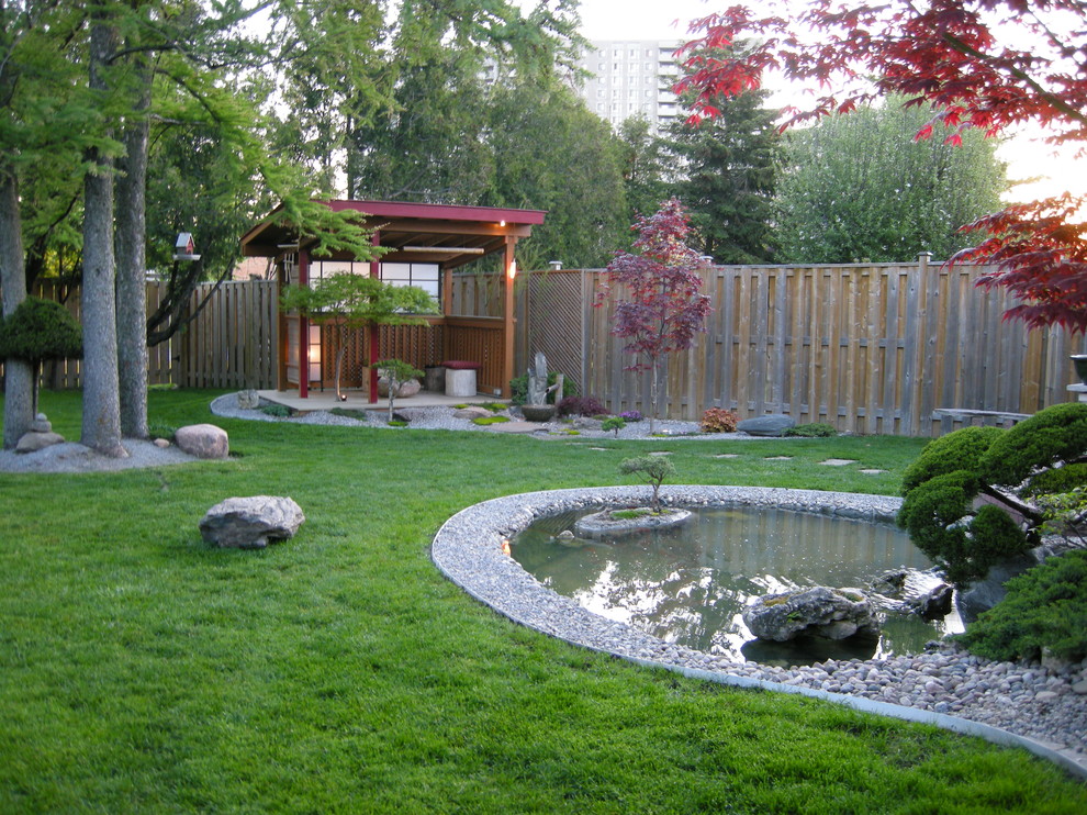 This is an example of an asian garden in Toronto.
