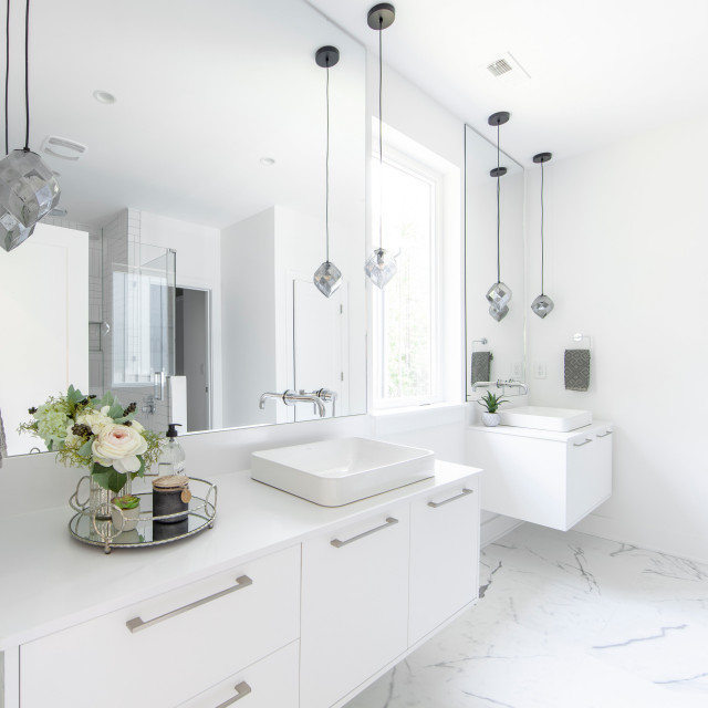 Kale Mills modern-badezimmer
