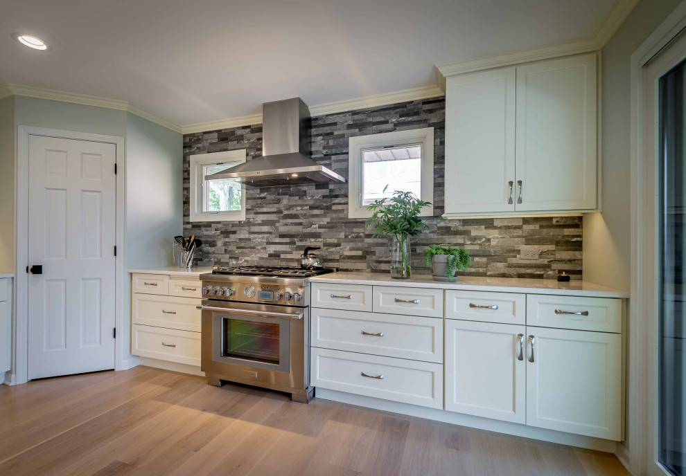 Contemporary Lakefront Residence