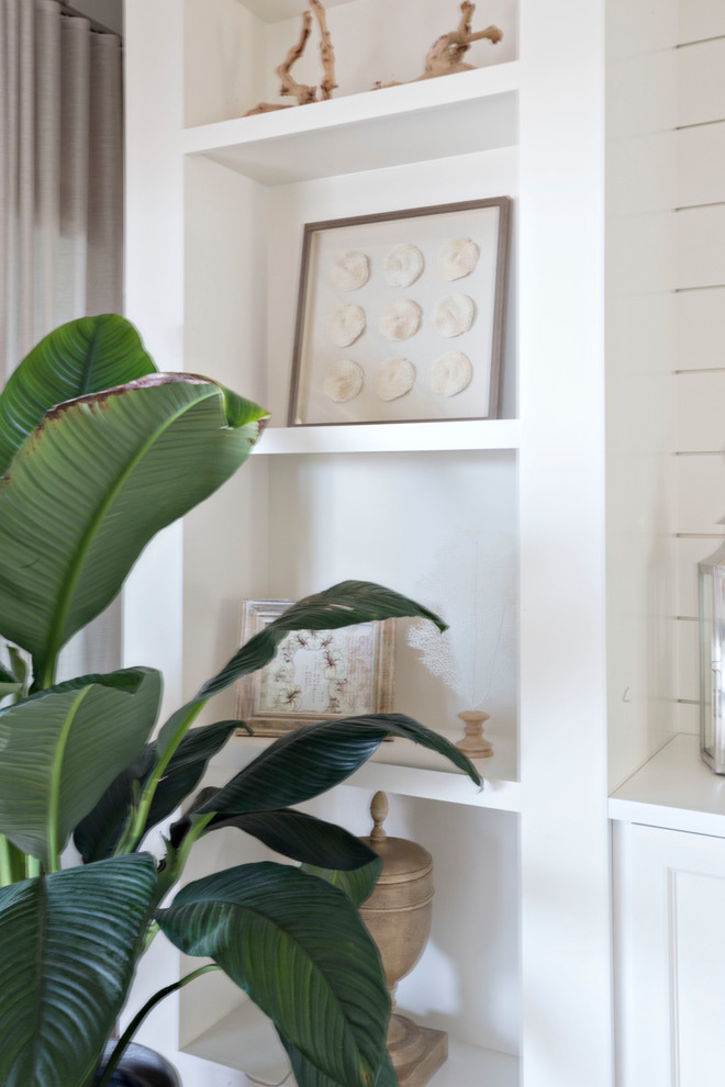 Home design - transitional home design idea in Orlando