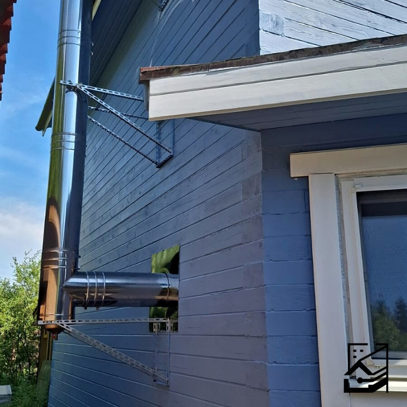 Покраска деревянного дома.