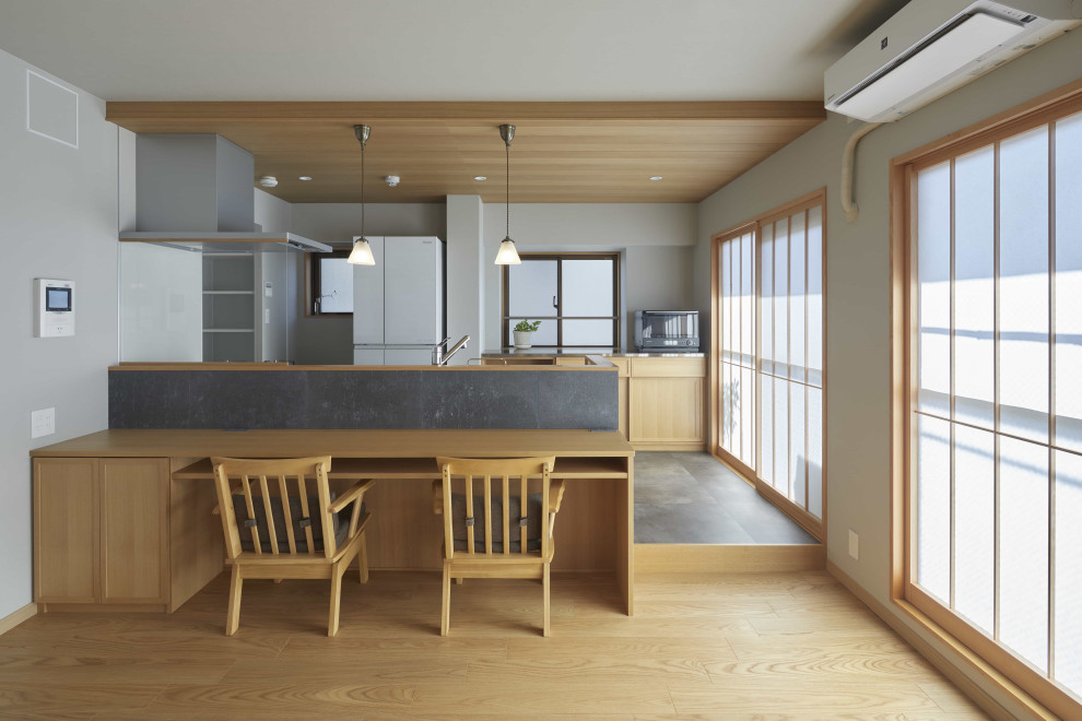 Dining room - dining room idea in Nagoya