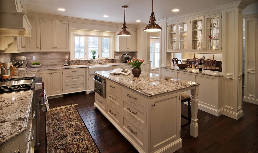 Inspiration for a traditional kitchen in Chicago.