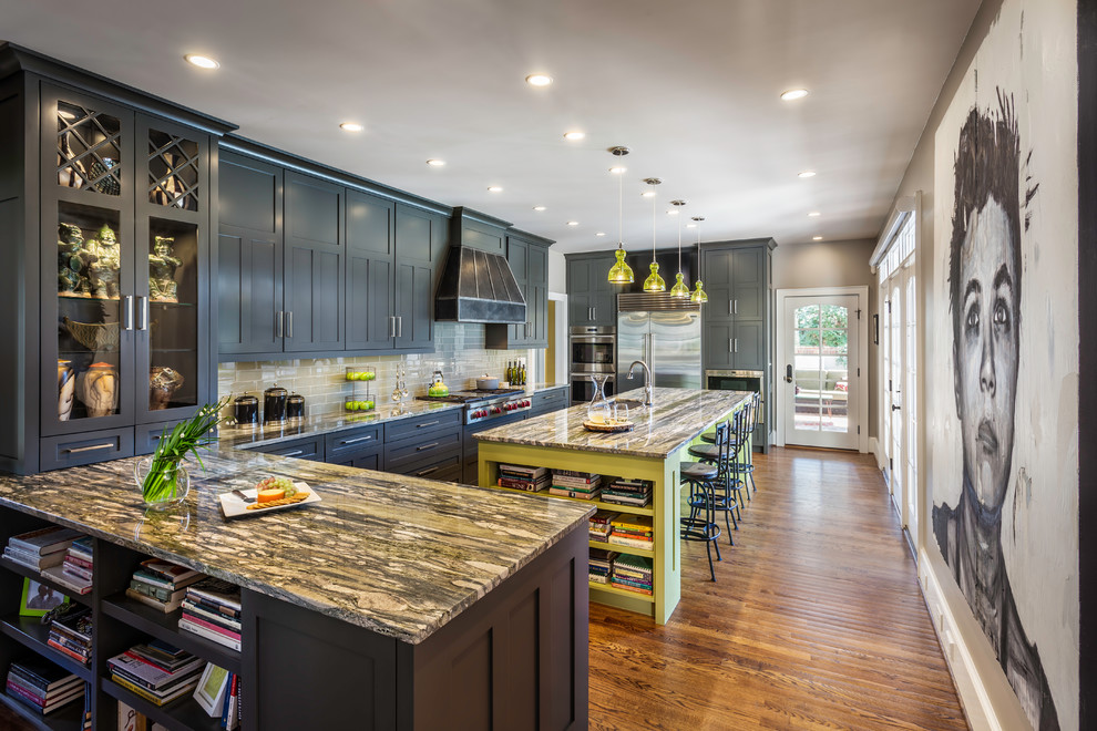Kitchen - transitional u-shaped medium tone wood floor and brown floor kitchen idea with an undermount sink, shaker cabinets, gray cabinets, gray backsplash, stainless steel appliances and an island