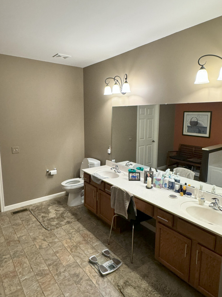 Villages of Oak Manor Master Bathroom