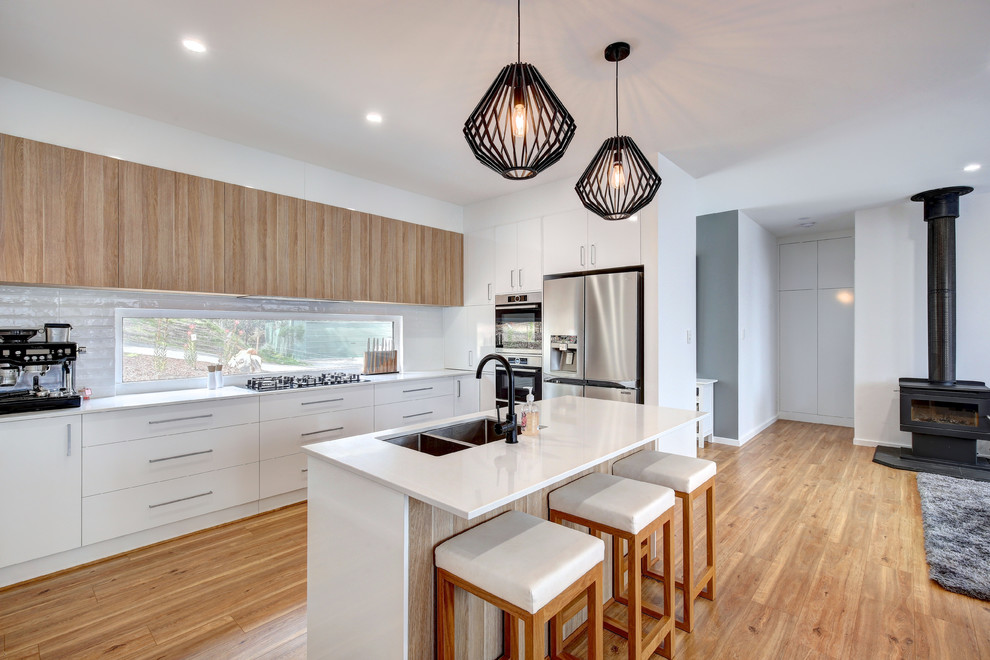 Mid-sized contemporary kitchen in Adelaide.