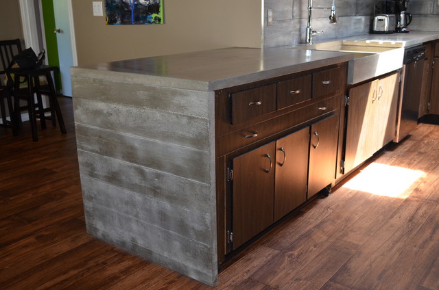 Contemporary Kitchen With Waterfall Countertop Finished By Mode