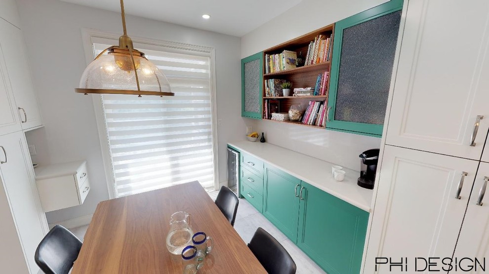 Example of a mid-sized transitional l-shaped porcelain tile and gray floor eat-in kitchen design in Toronto with a single-bowl sink, shaker cabinets, white cabinets, quartz countertops, white backsplash, stone slab backsplash, stainless steel appliances, an island and white countertops