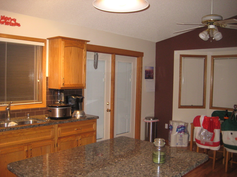 1994 Kitchen/Great room, honey oak everywhere!!