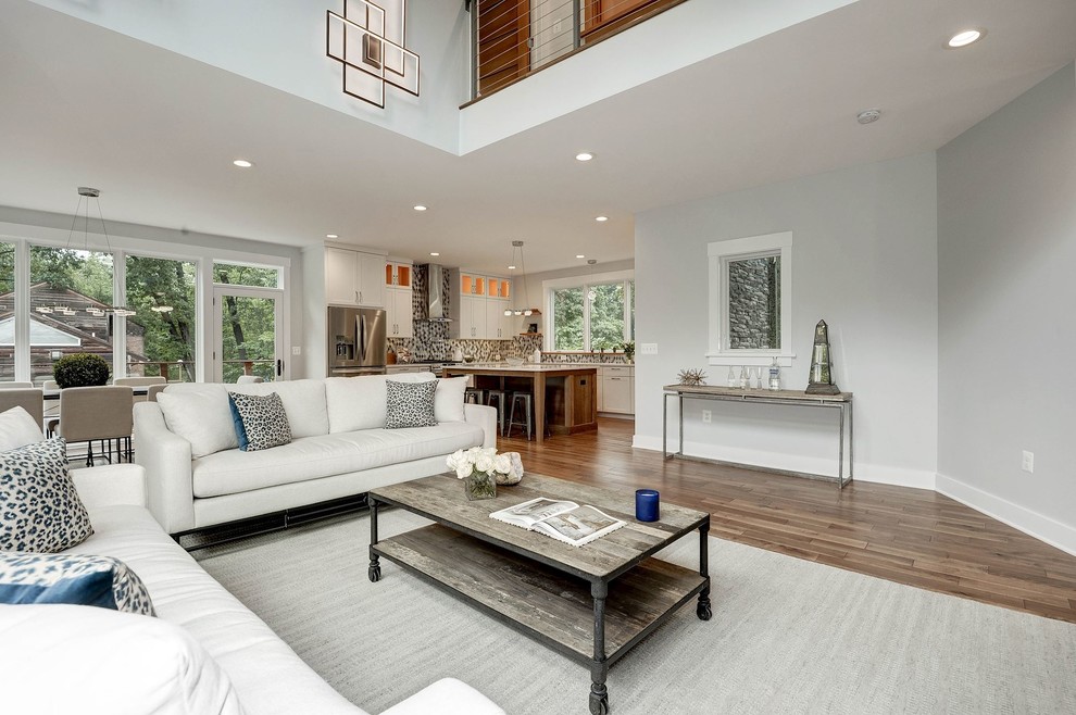 Example of a transitional home design design in DC Metro