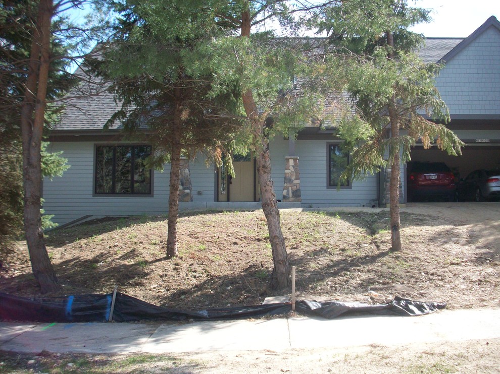 Craftsman Front Yard - Cedarburg