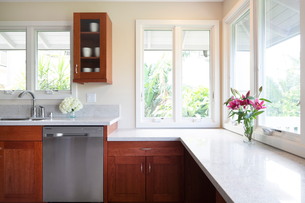 Home design - transitional home design idea in Hawaii