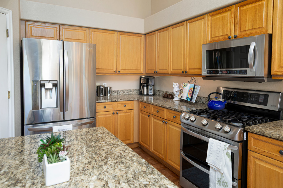 Kitchen - kitchen idea in Denver