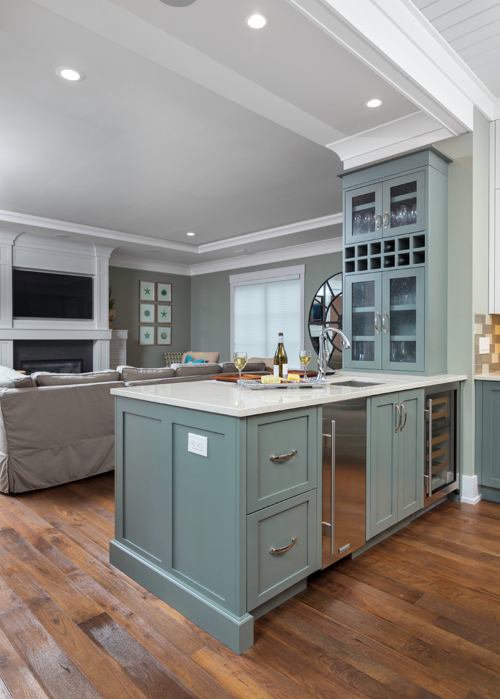 Kitchen - transitional kitchen idea in Jacksonville