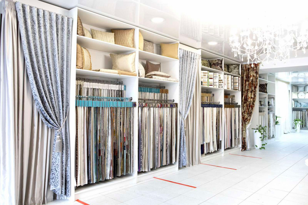 Шторы в итерьере салона