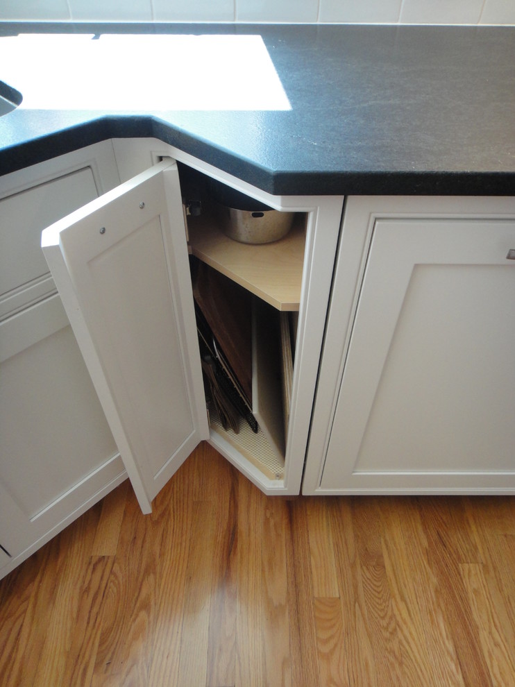 Home design - transitional home design idea in New York