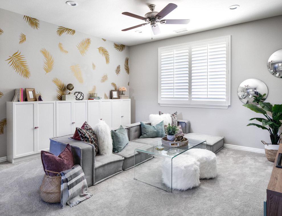 Photo of a mid-sized transitional gender-neutral kids' room in Orange County with grey walls.