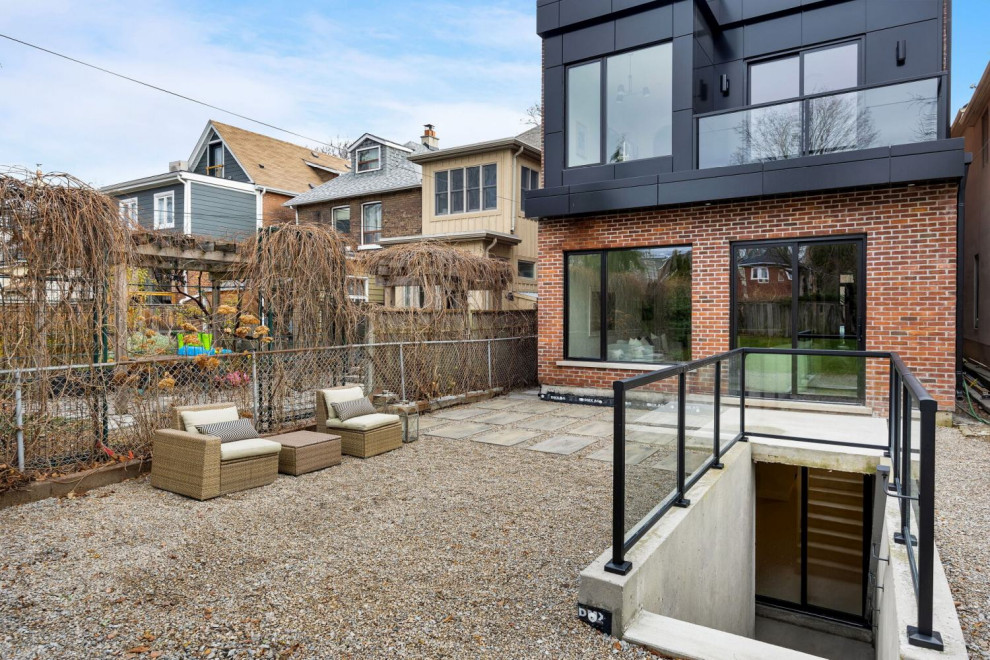 Home design - transitional home design idea in Toronto