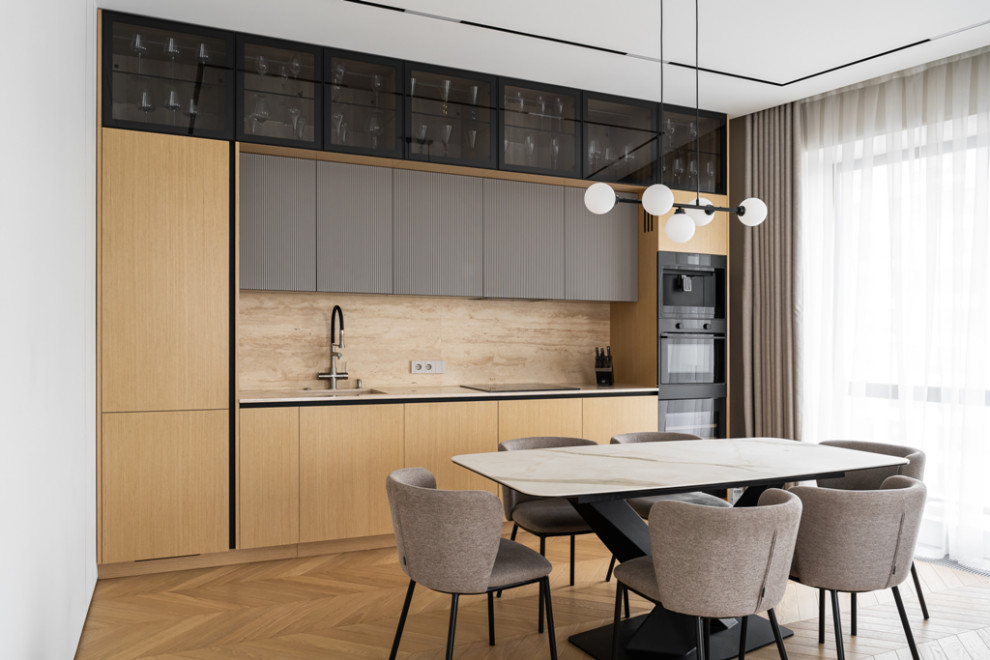 Современная кухня с фасадами из натурального шпона