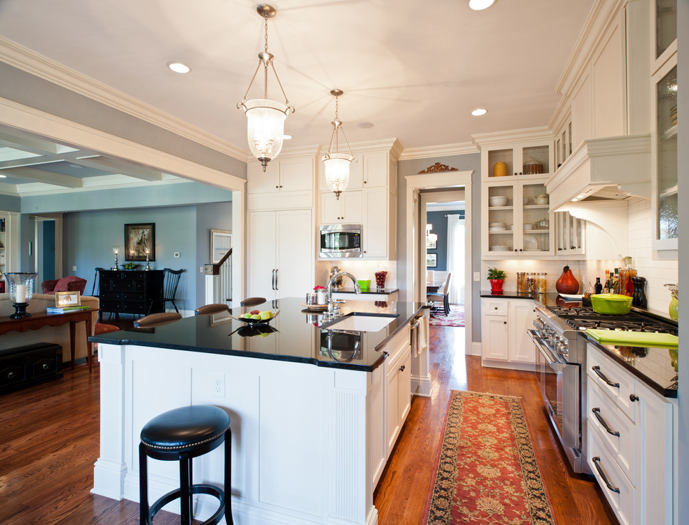 Photo of a traditional kitchen in Nashville with stainless steel appliances.