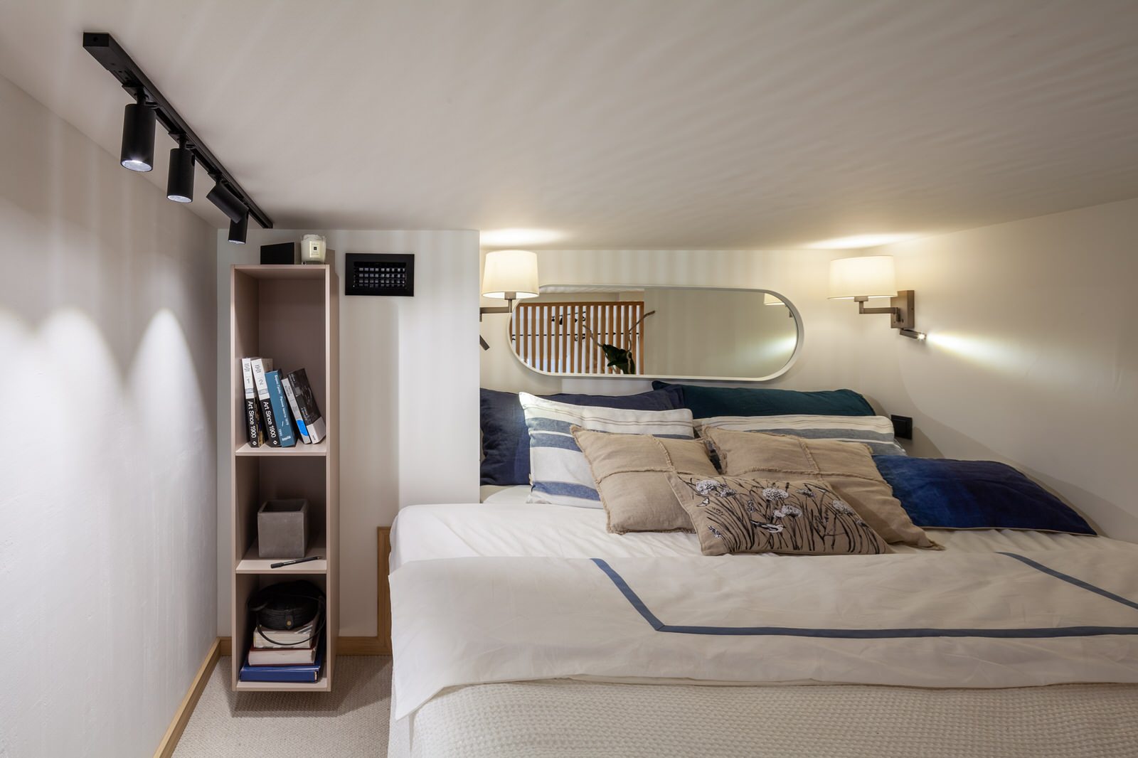 студия с антресолью