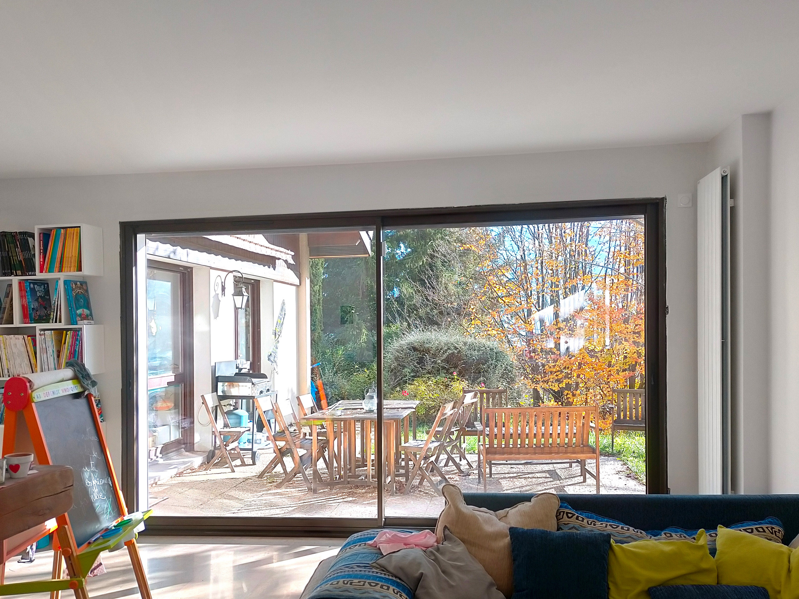LA BAIE SUR LE JARDIN